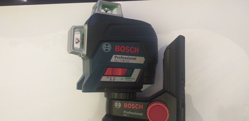 Laser płaszczyznowy Bosch GLL 3-80 CG z Bluetooth