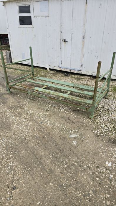 Paletes em Ferro (estantes)