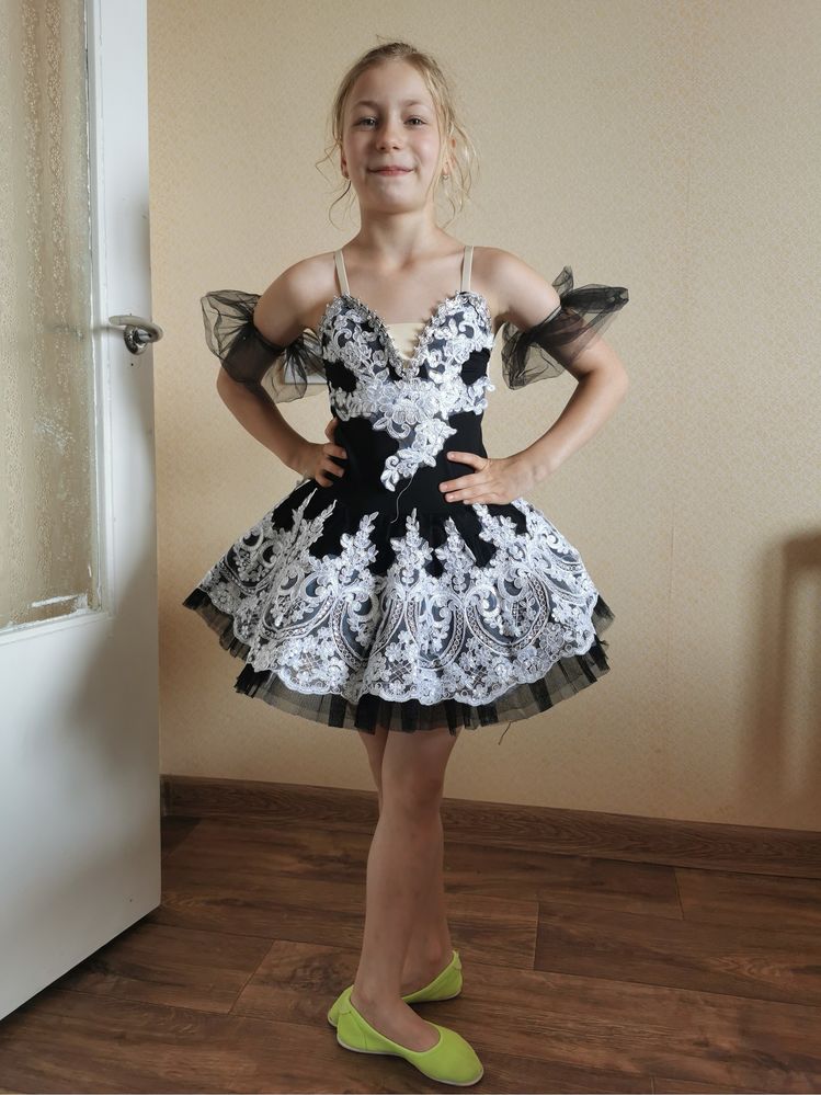 Sukienka paczka tutu baletowa bialo-czarna dla dziewczynki 6-8 lat