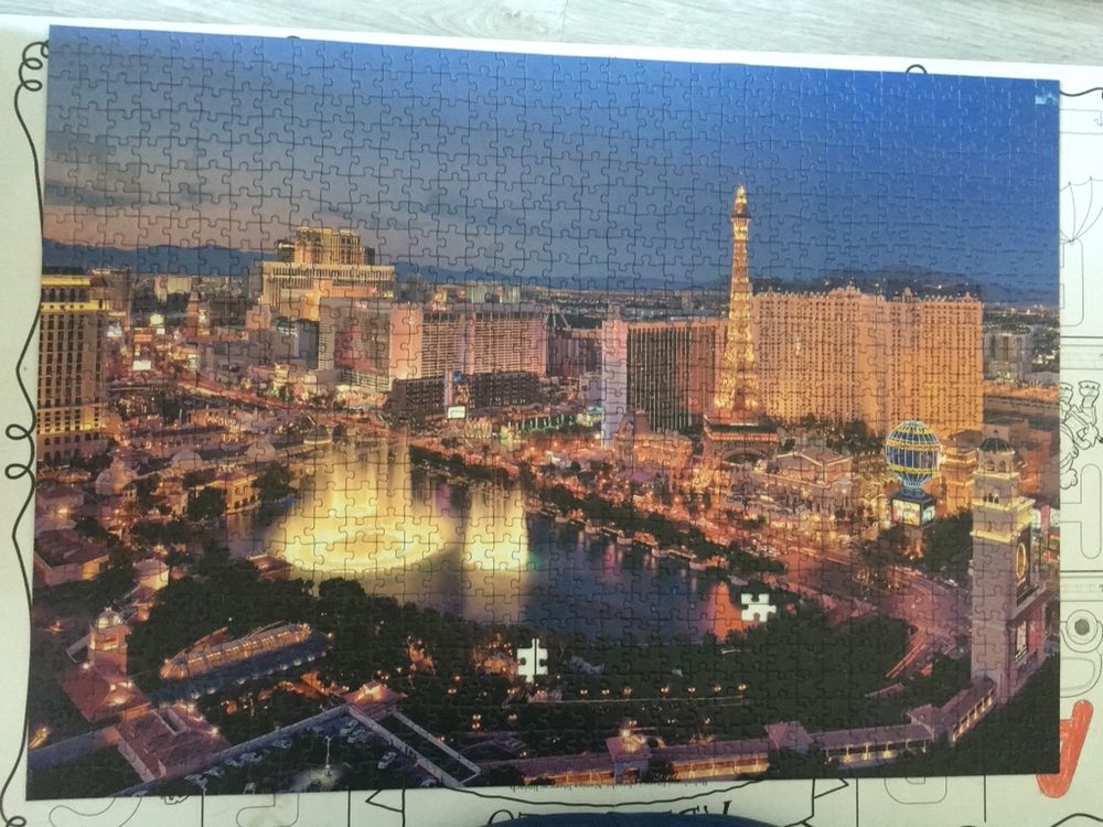 Puzzle Castorland Las Vegas 1000el. / brakuje 2elementów