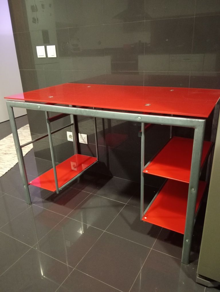 0: Mesa de escritório vermelha (bom estado)