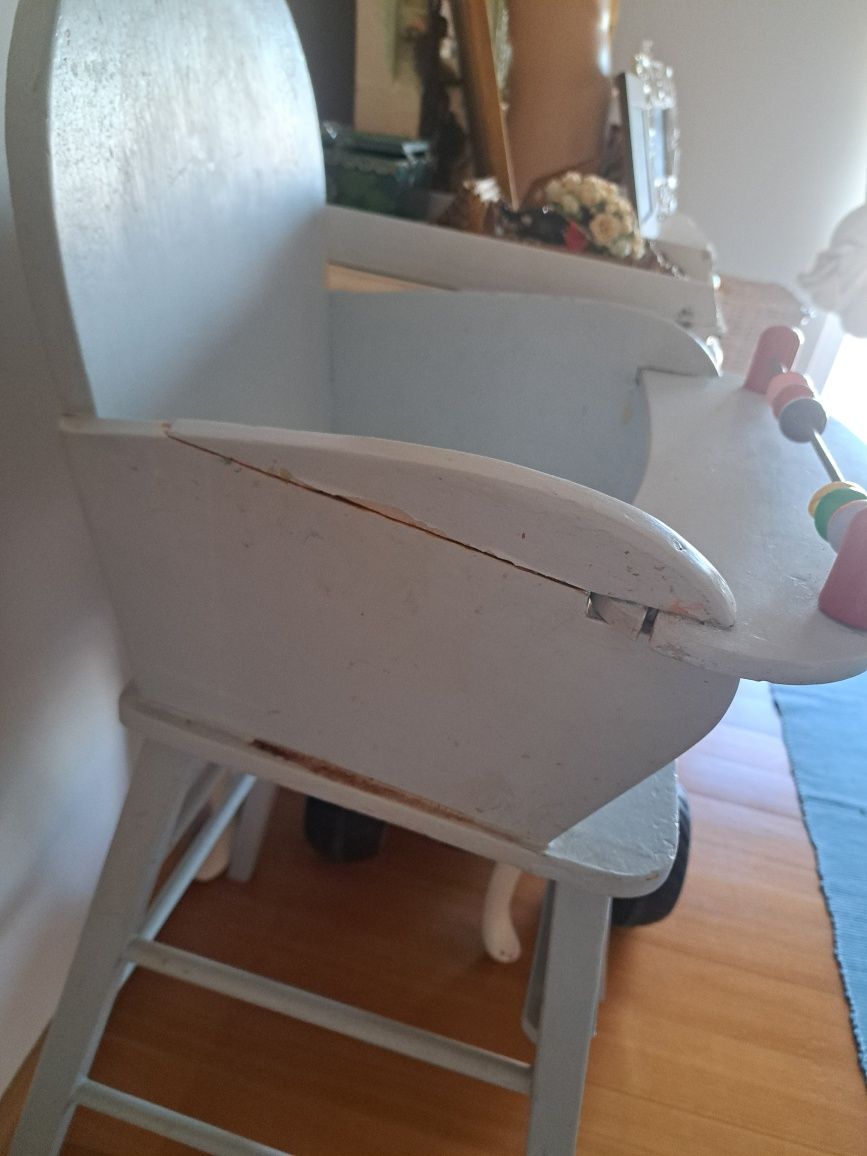 Cadeira de refeição de bebé antiga