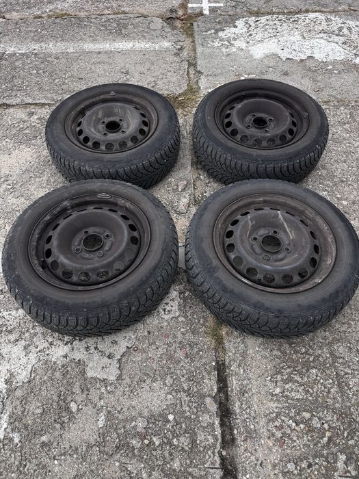 Felgi stalowe z oponami zimowymi