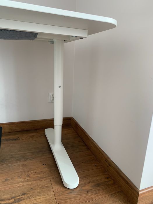 Białe biurko Bekant IKEA 160x80