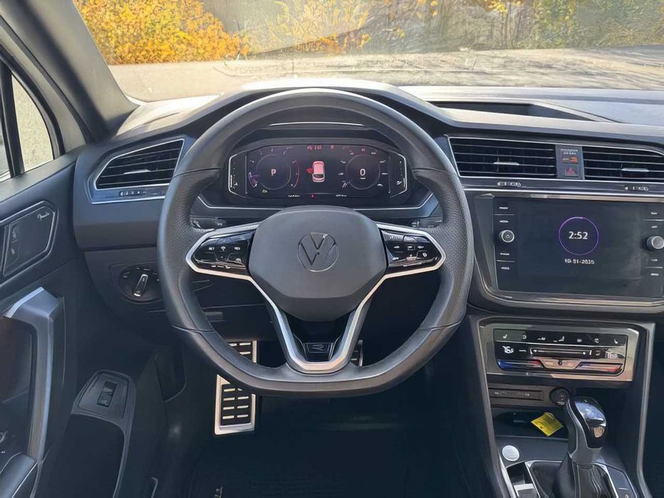 Volkswagen Tiguan      2024