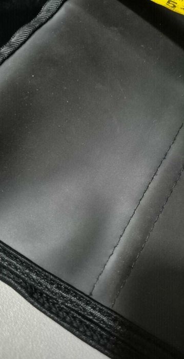 Czarny gorset na hawtkach