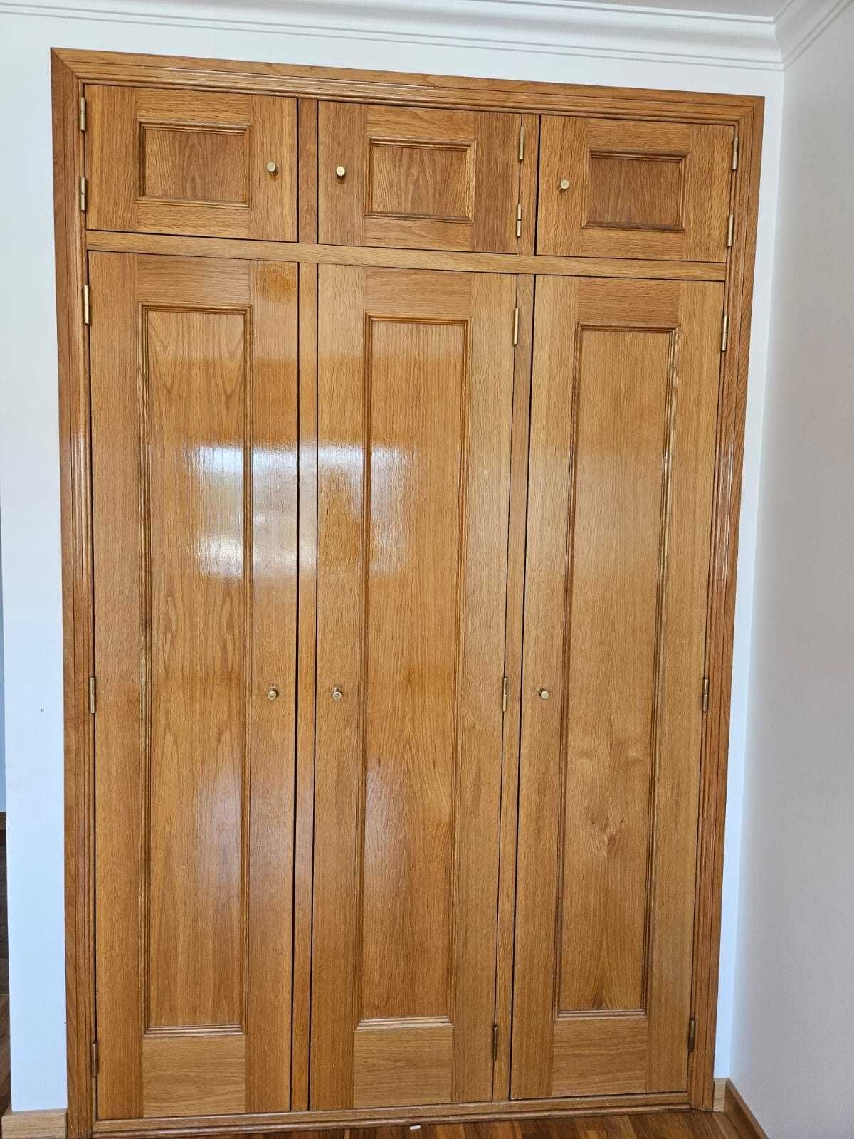 Portas de Roupeiro em madeira maciça