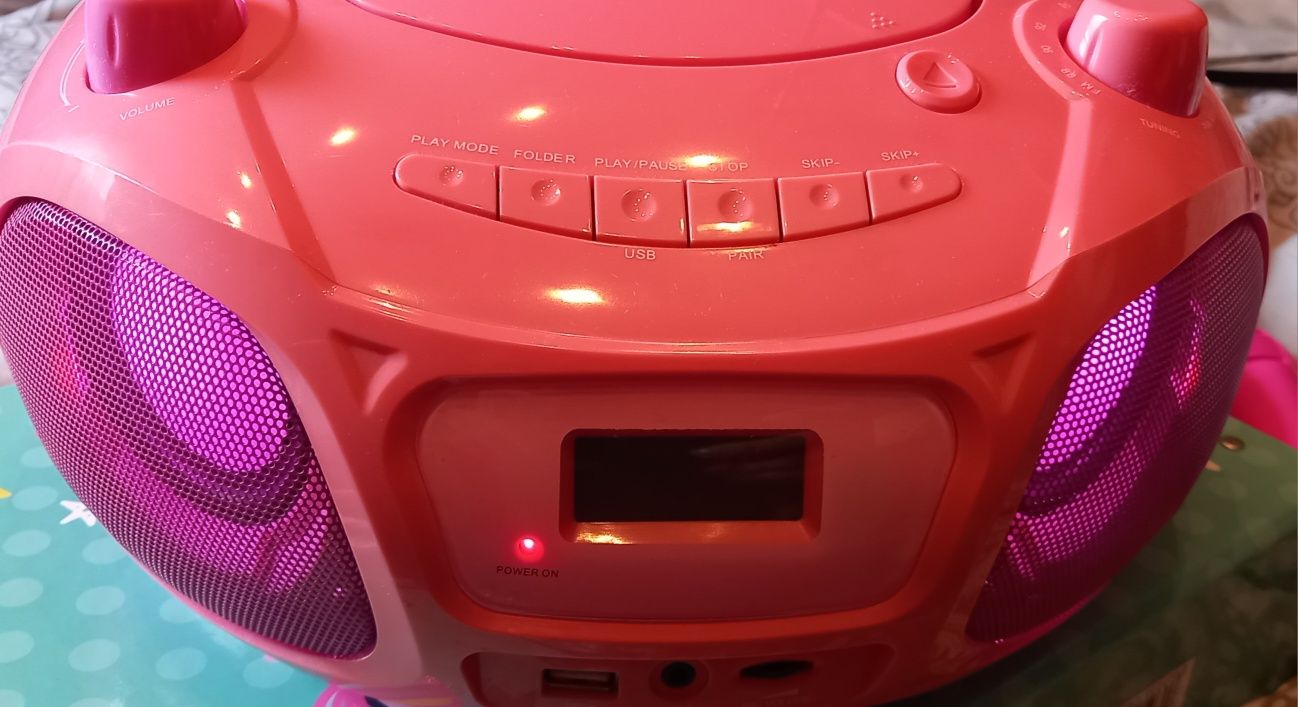 Różowy radiomagnetofon z CD i mikrofonem Auna,
