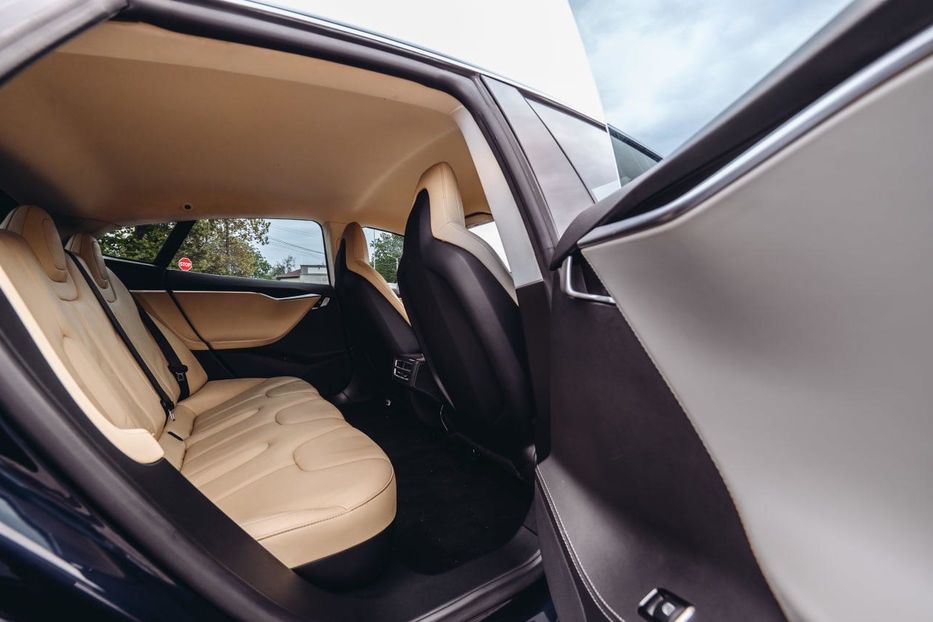 Tesla Model S 2013 год
