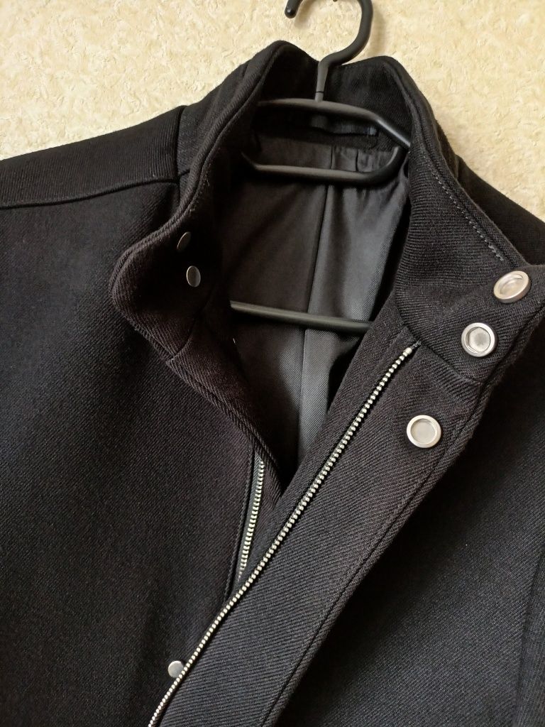 Пальто H M чоловіче 44 розмір чорне в гарному стані