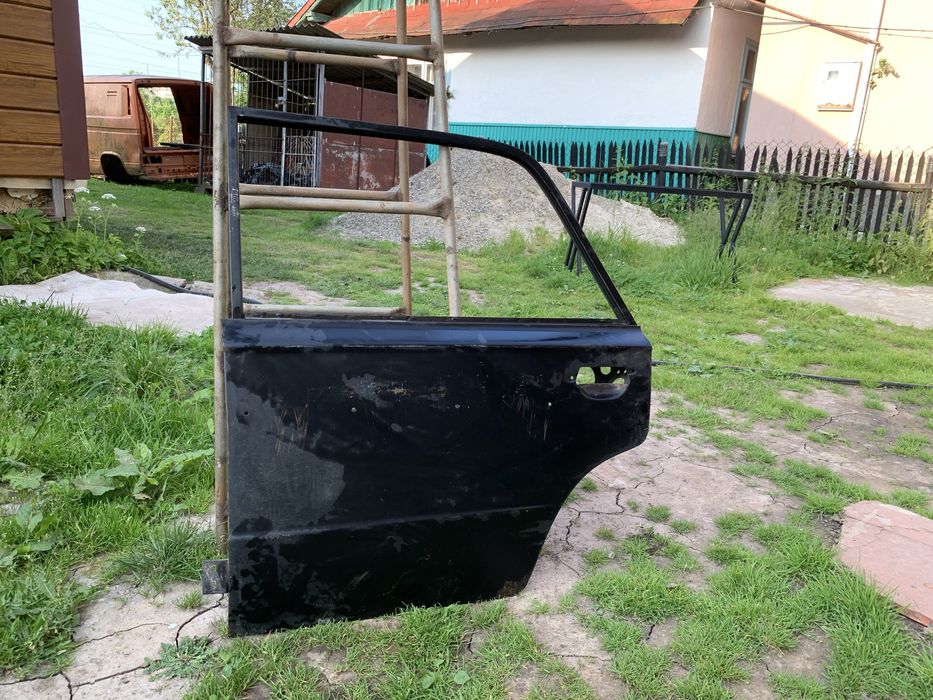 Крило, дверка (ліві, задні) від ВАЗ 2106