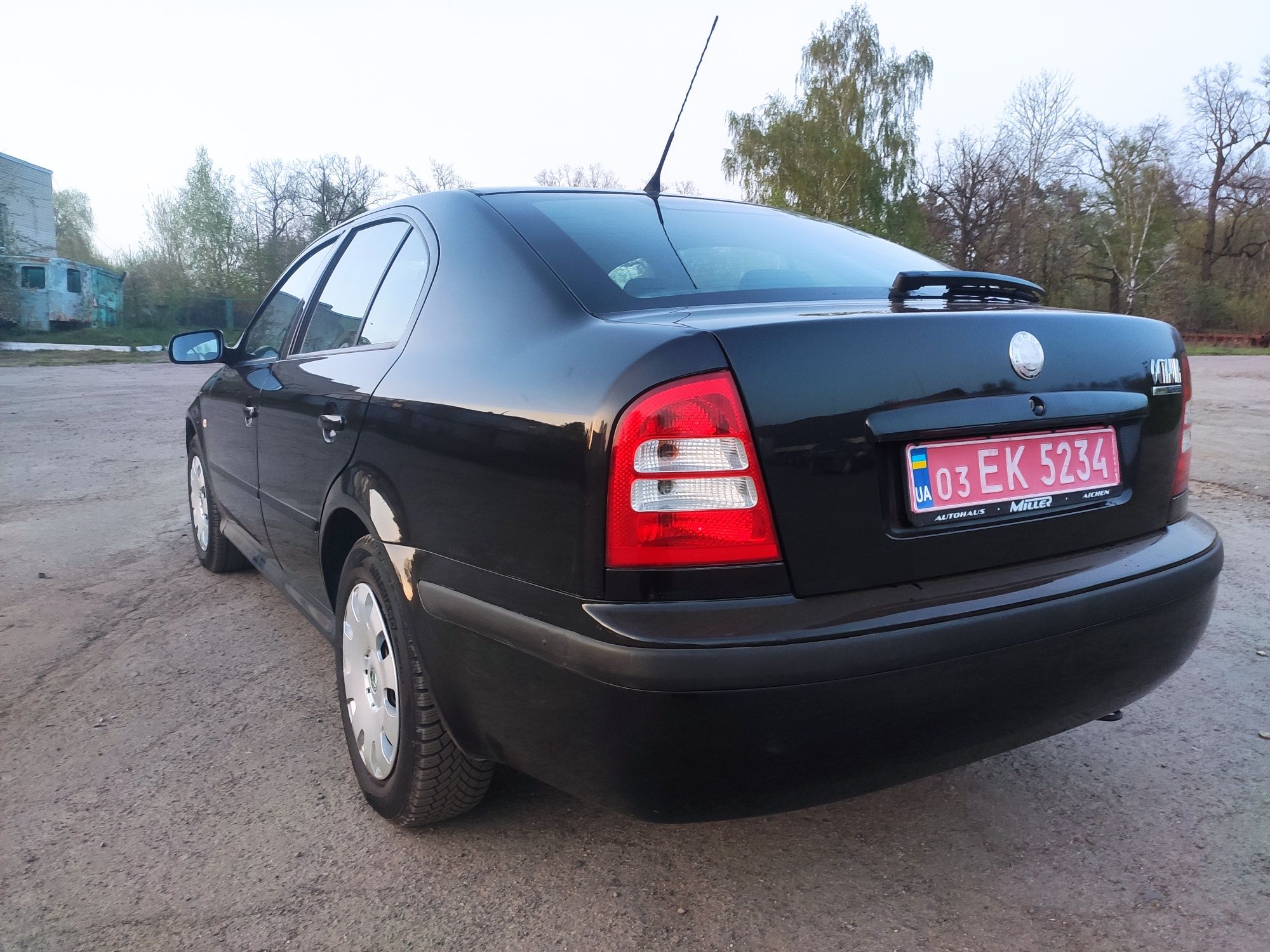 Skoda oktavia Tour 1.6 MPI.   2005р