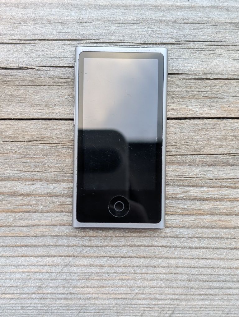 Плеєр Apple iPod Nano 7 16ГБ