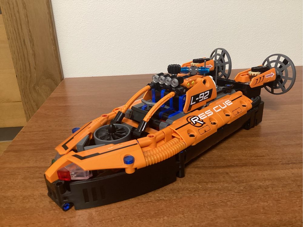 LEGO Technic Рятувальний апарат на повітряній подушці 42120