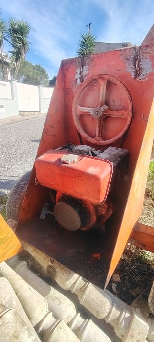 Betoneira com motor a gasóleo