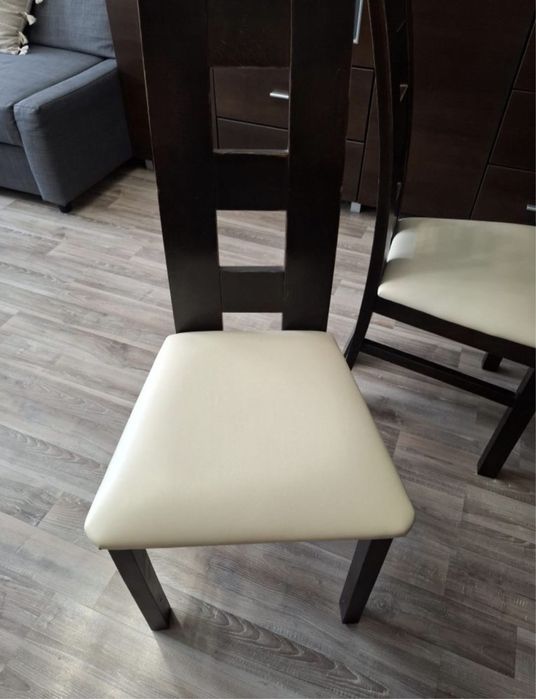 Stół rozkładany plus 6 krzeseł