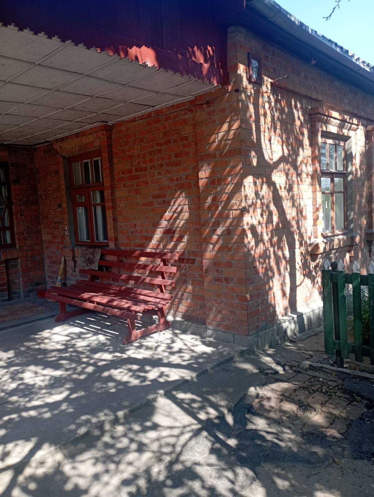 Продається будинок в районі третьої  школи вул. Уріцкого.