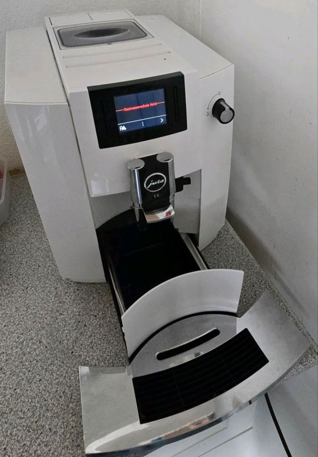 Ekspres ciśnieniowy Jura E6 w kolorze białym Piano White