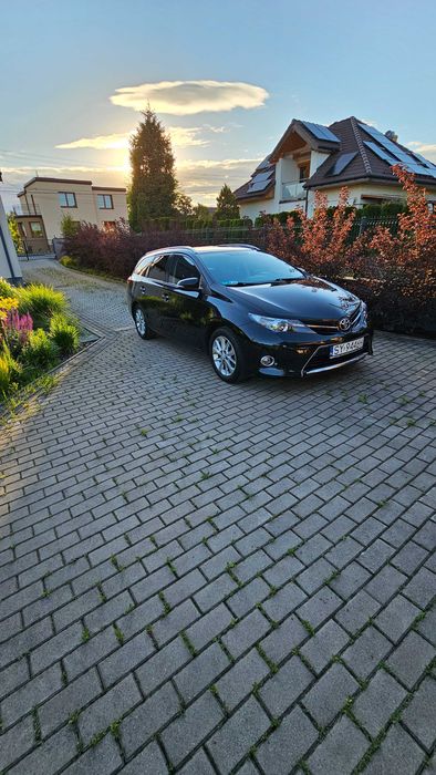 Auris II kombi  1,6 szklany dach, kamera cofania, prywatnie