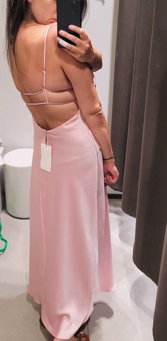 Długa satynowana sukienka Zara XS 34 nowa rózowa pastelowa odkryte ple