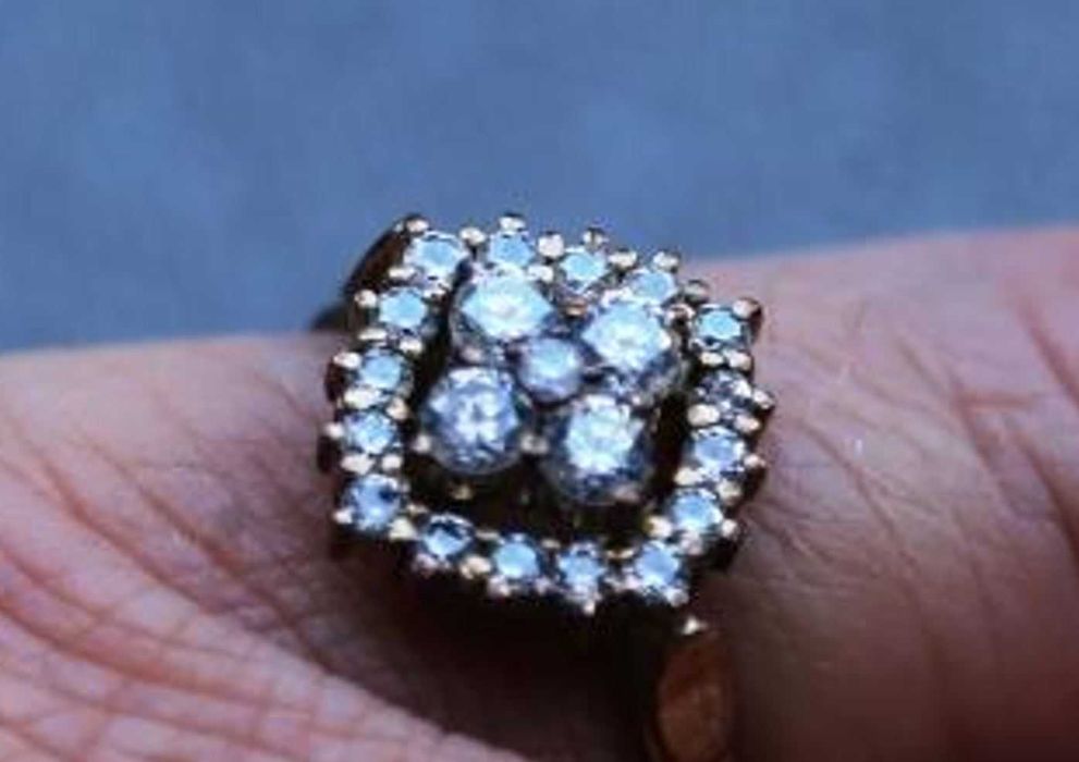 Cinco anéis com zircão marcassites e granadas