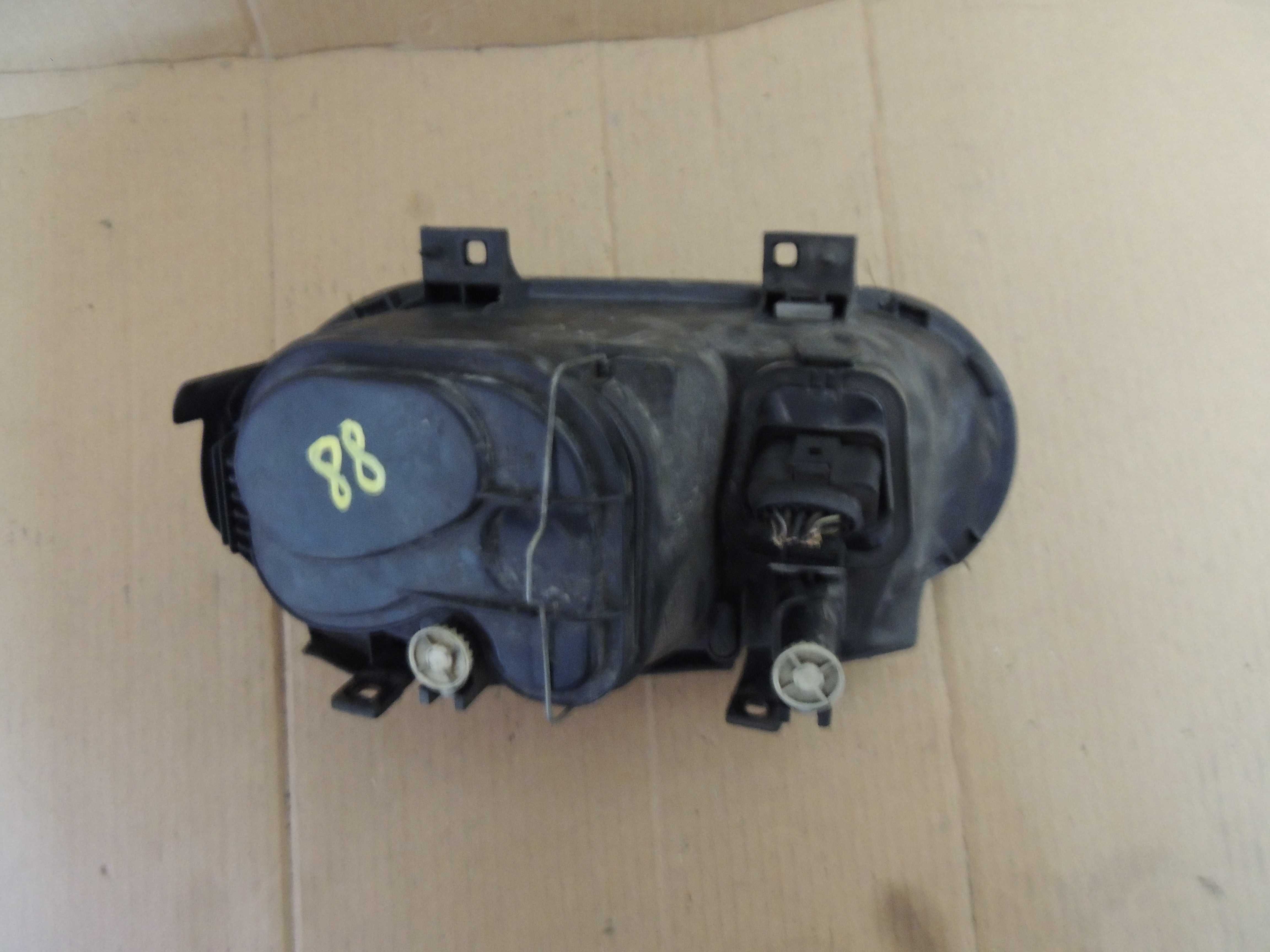 Lampa przednia prawa europejska Volkswagen Golf IV 4 97,98,99,00,01-06