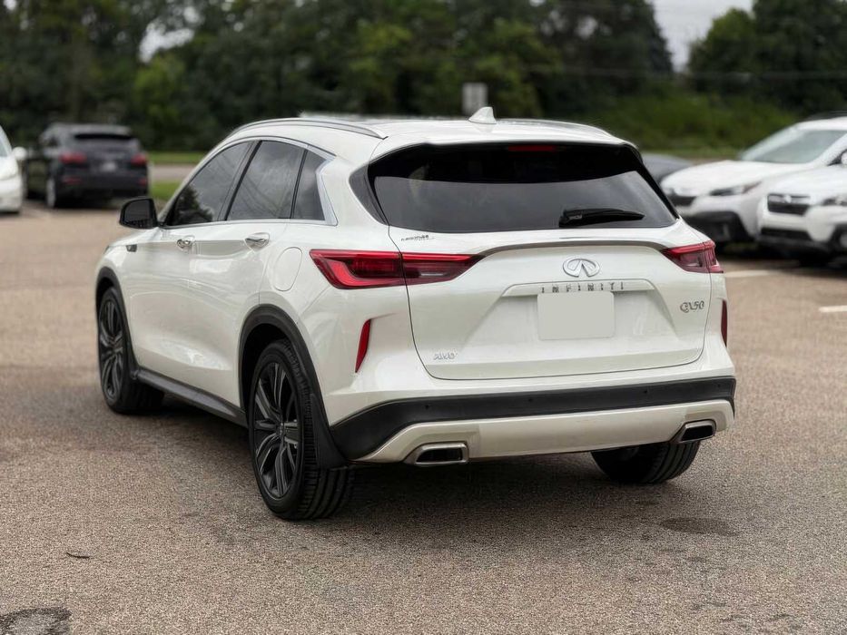 Infiniti QX50 Luxe      2021