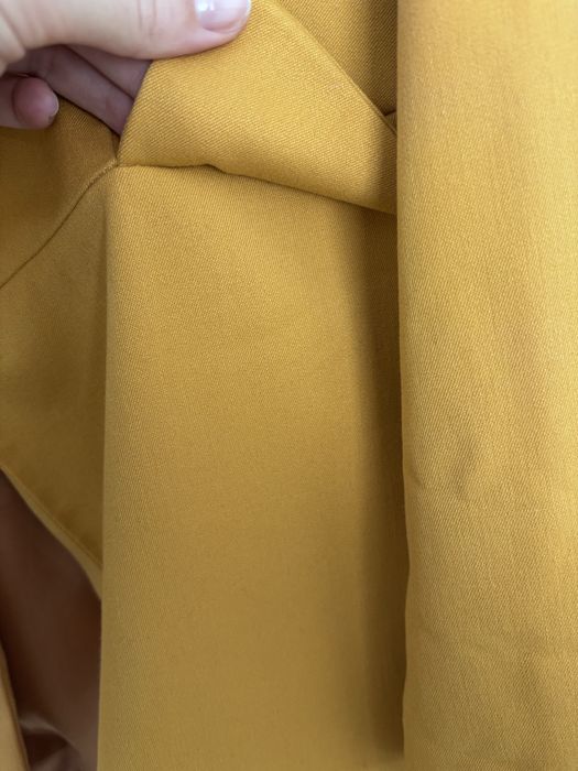 Стильний піджак гірчичного кольору