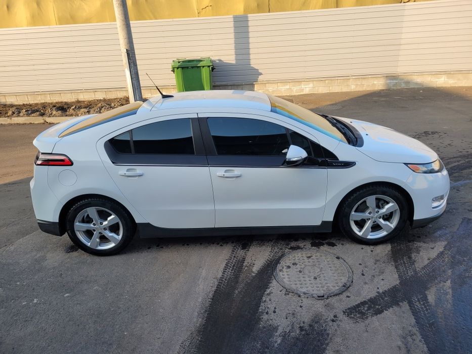 Підзаряжаємий гібрид ШЕВРОЛЕ VOLT