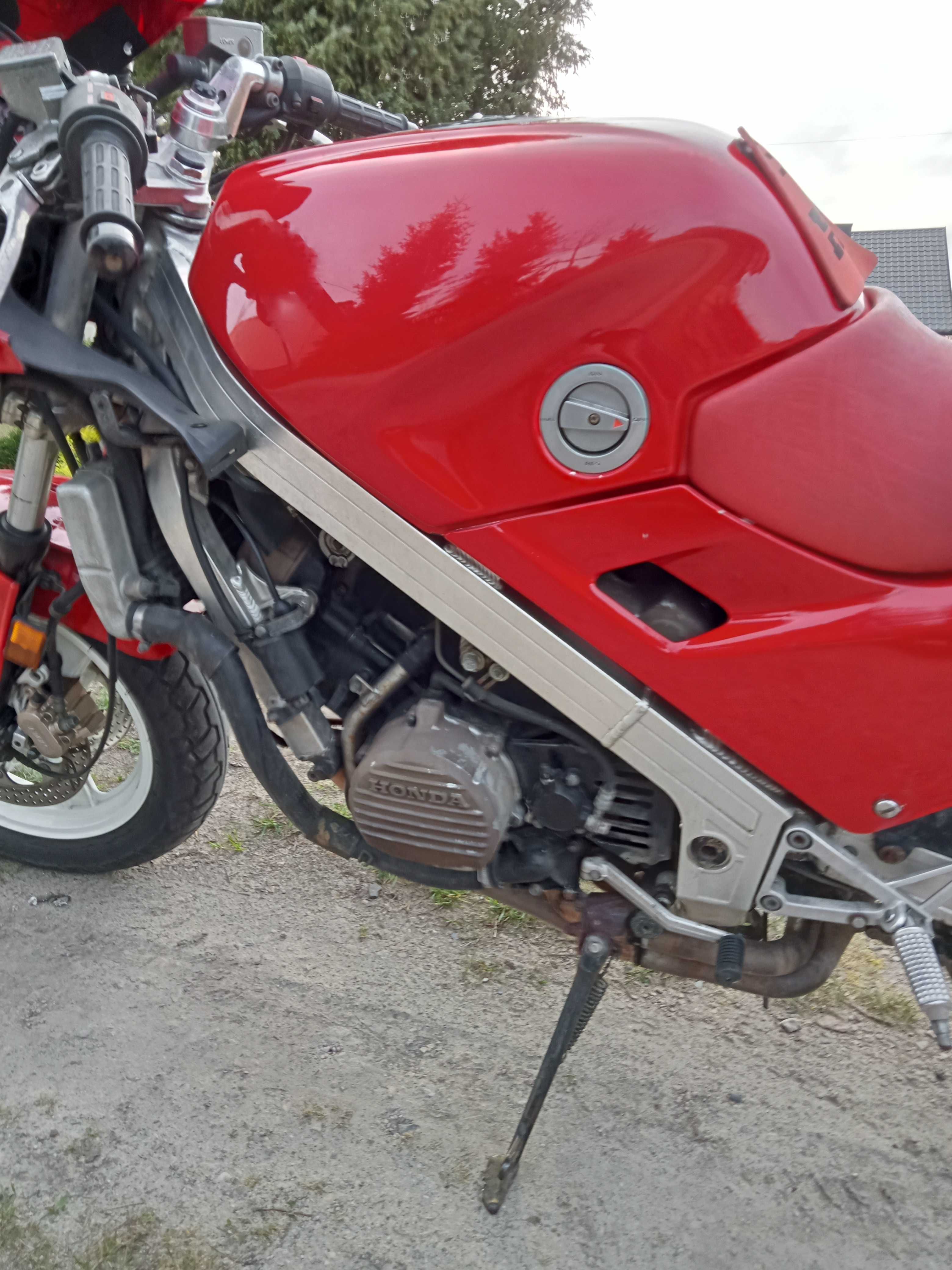 Honda VFR 750 cm3 *Idealny Stan*