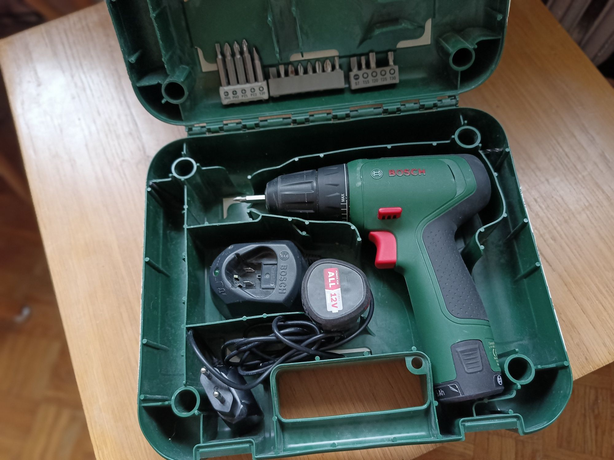 Wkrętarka Bosch Easy Drill 1200.