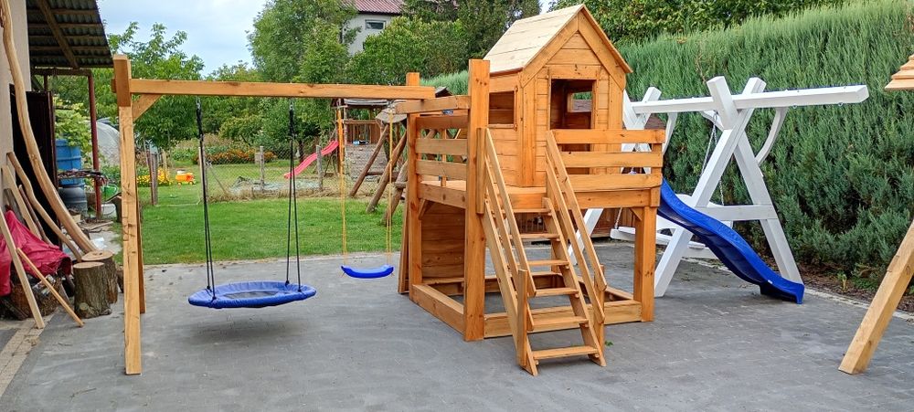 Plac zabaw  ,domek