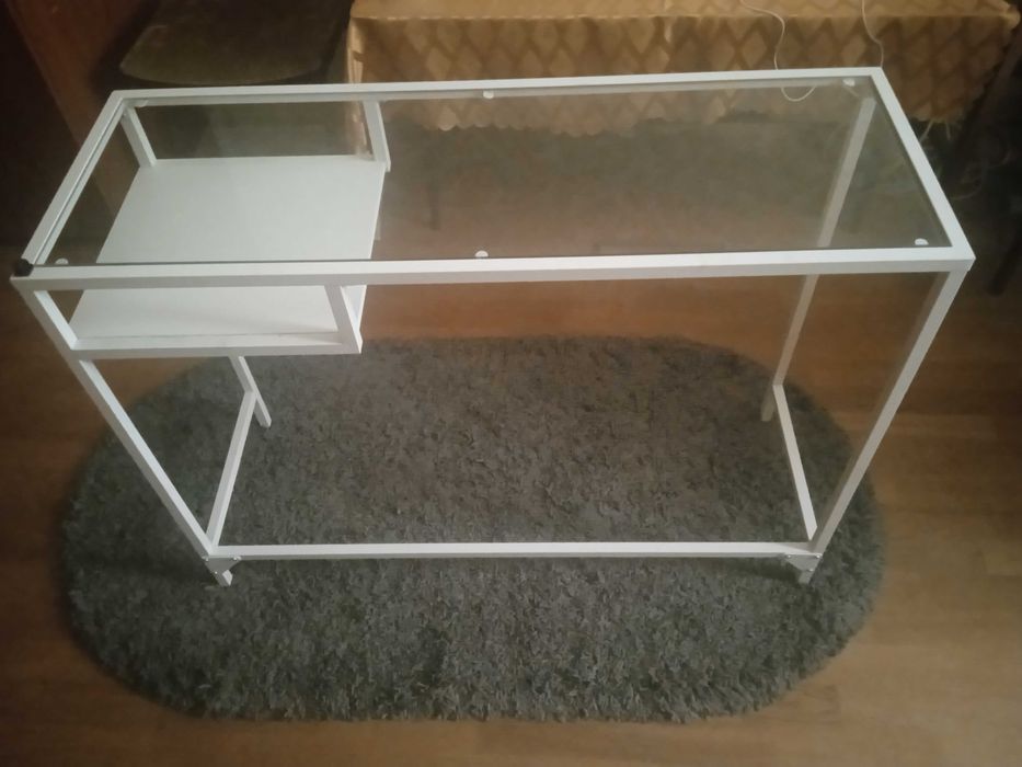 Стол стеклянный небольшой с полкой,  для ноутбука и др.