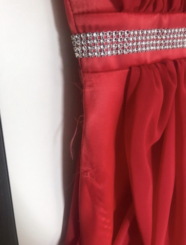 Czerwona sukienka koktajlowa