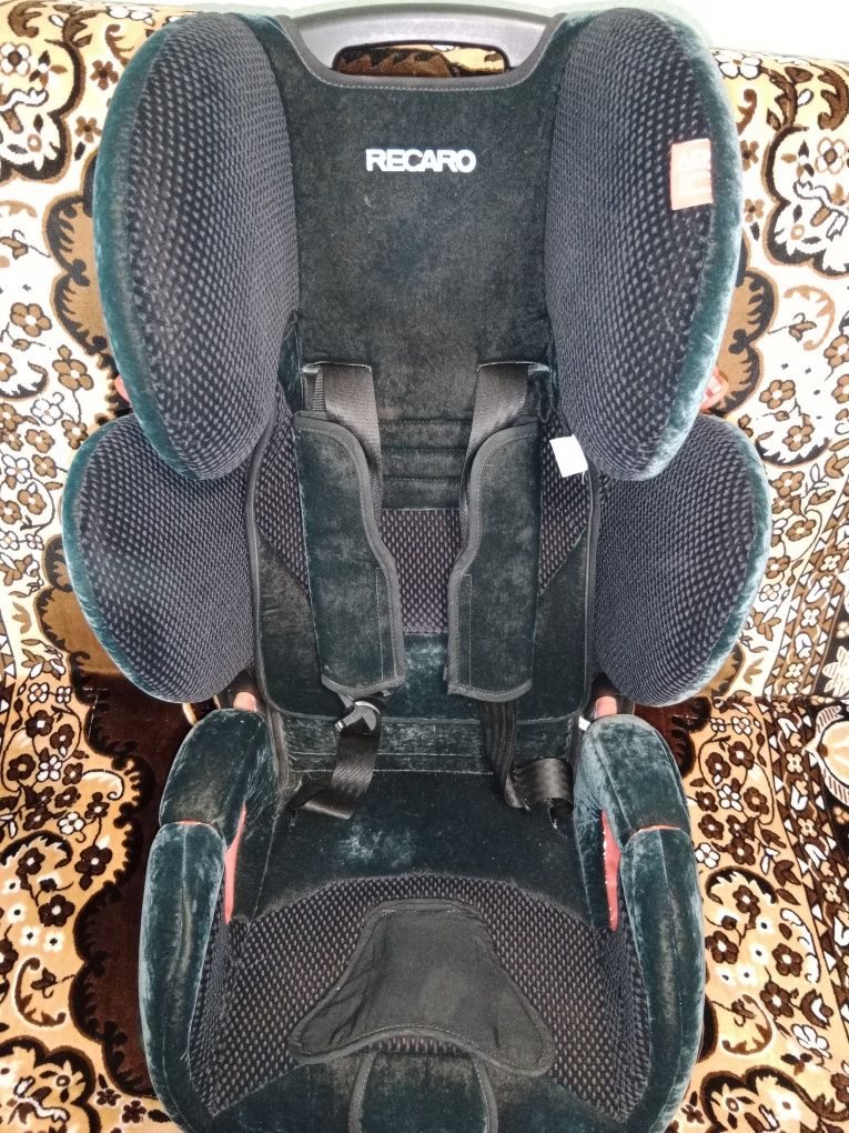 Продам автокрісло Recaro