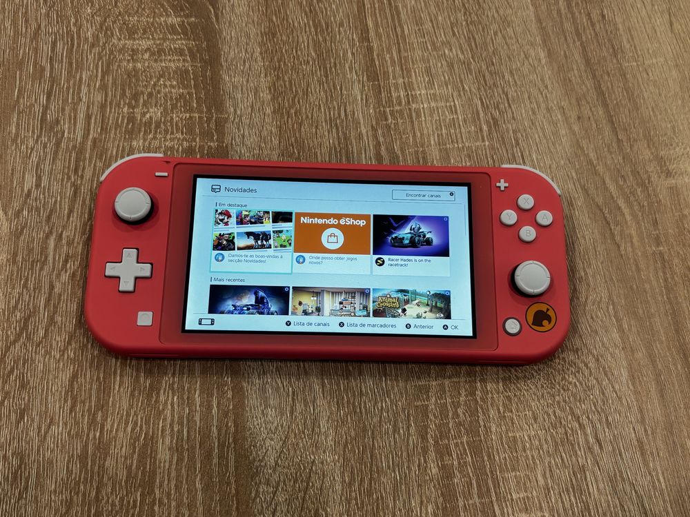 Consola Nintendo Switch Lite Coral + Animal Crossing New Horizons