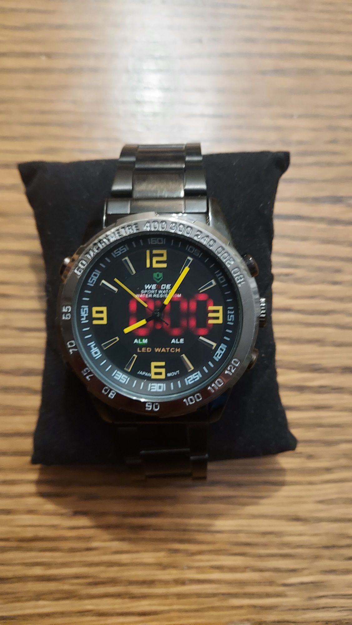 Часы WEIDE японский механизм новые .