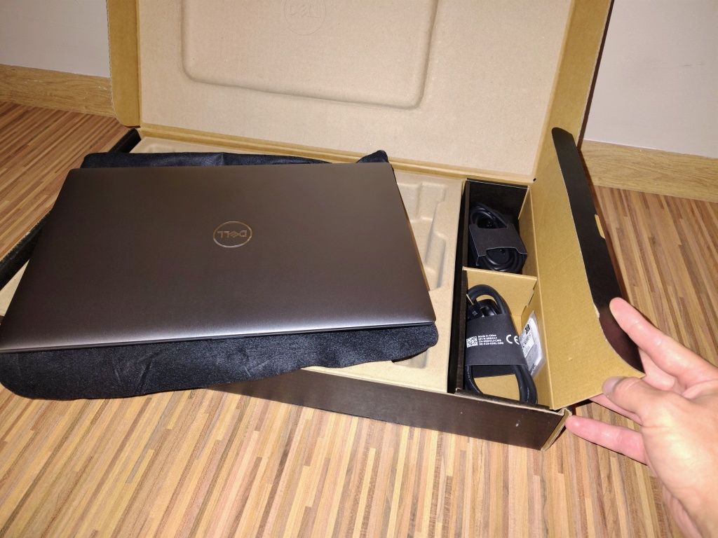 Dell Precision 5690 FullHD+/Ultra 7-165H/64GB/1 TB SSD/RTX 2000