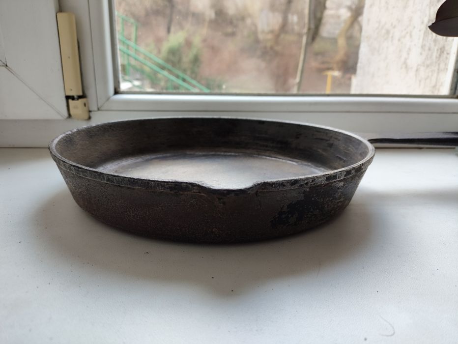 Сковорідка чавунна