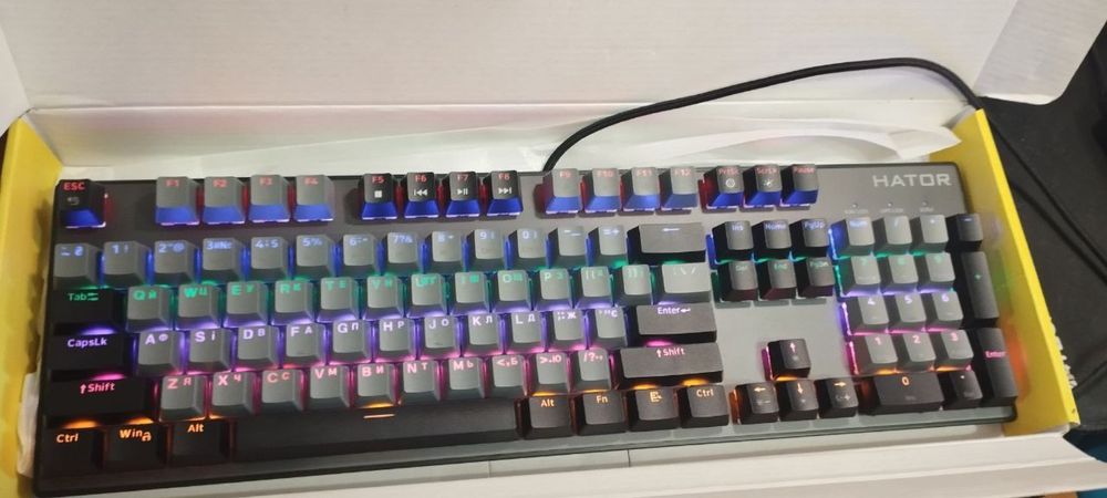 Продам клавіатуру HATOR Starfall Rainbow aurum red