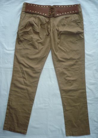 Spodnie biodrówki z paskiem z przodu