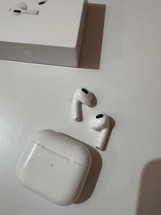 AirPods 3 (Apple)