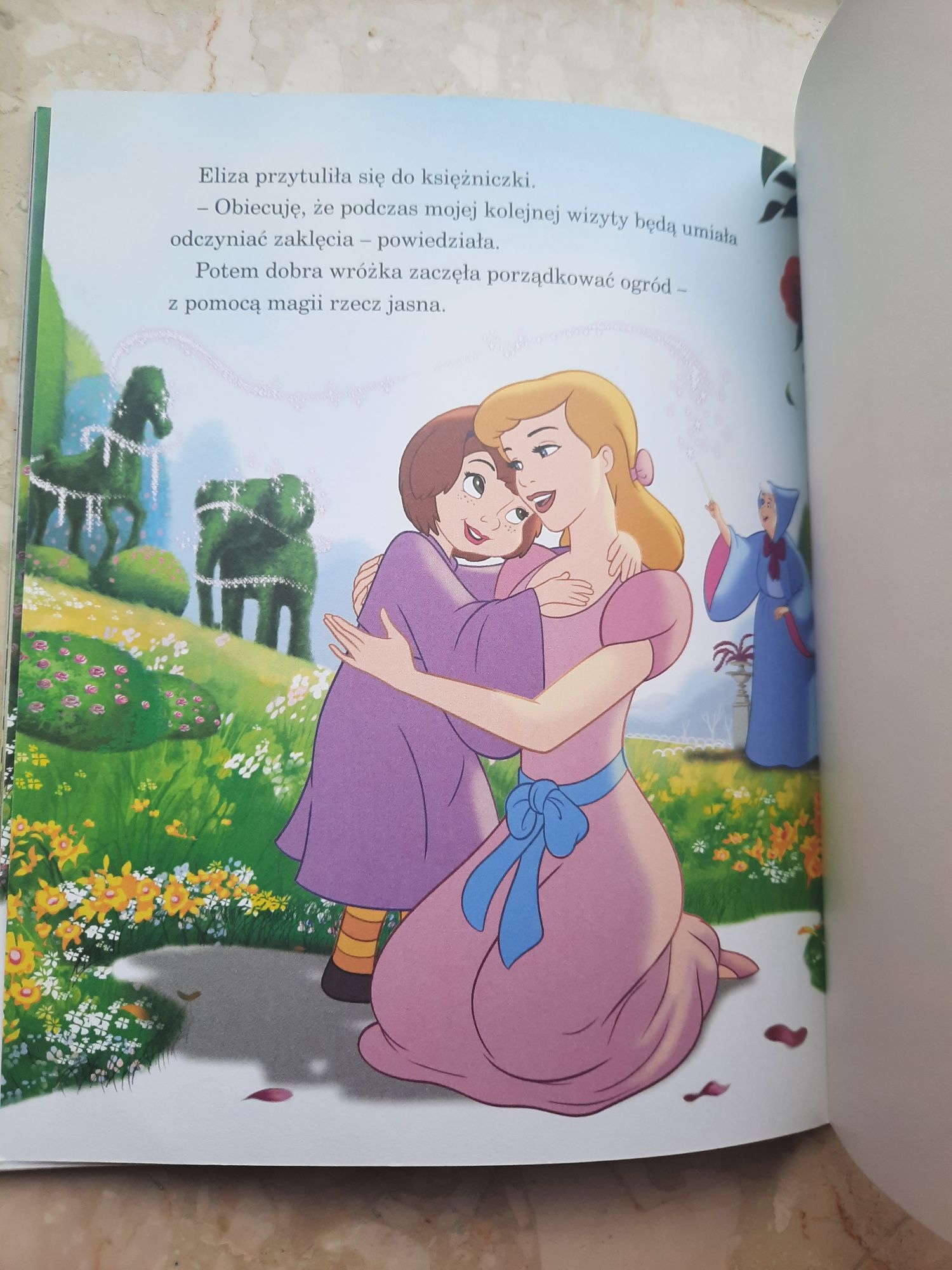 Kopciuszek jest moją opiekunką. Disney Księżniczka. Złota Biblioteczka