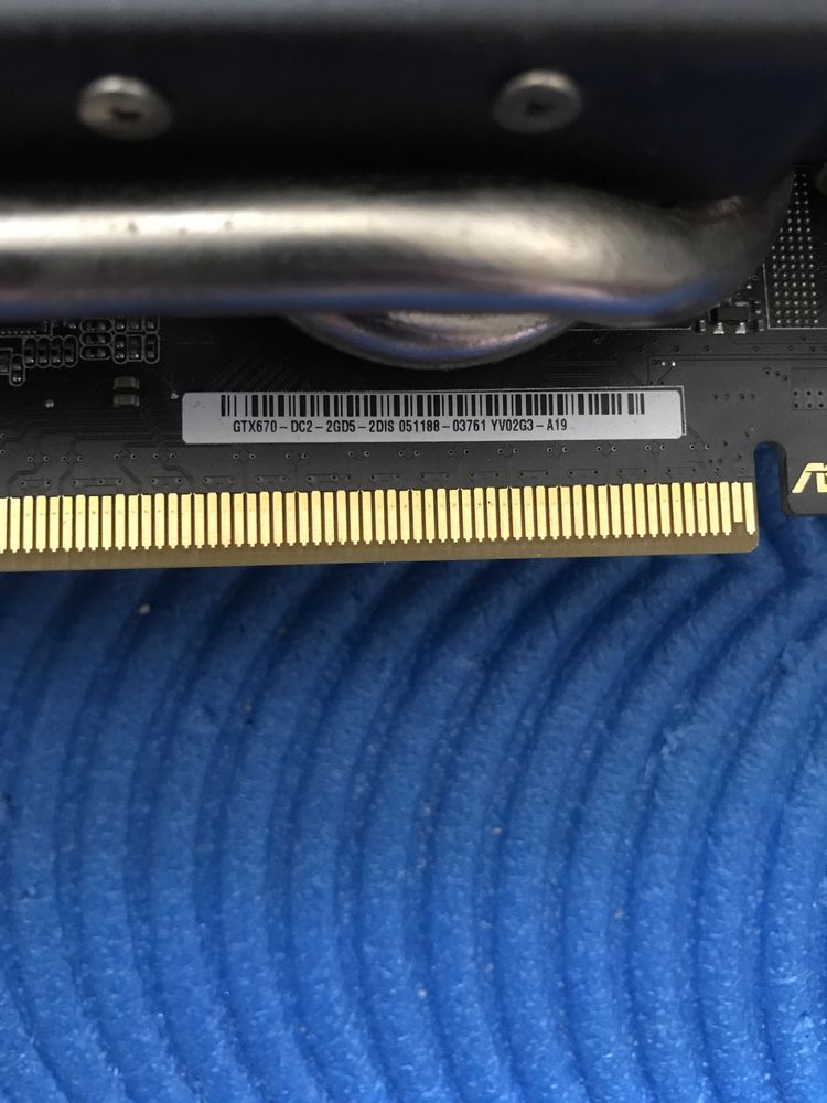 ASUS GTX 670 2GB 256Bit