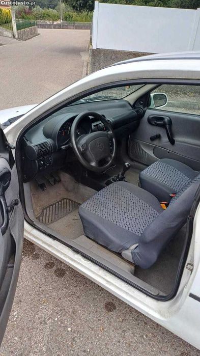 Opel Corsa 5 lugares a gasóleo