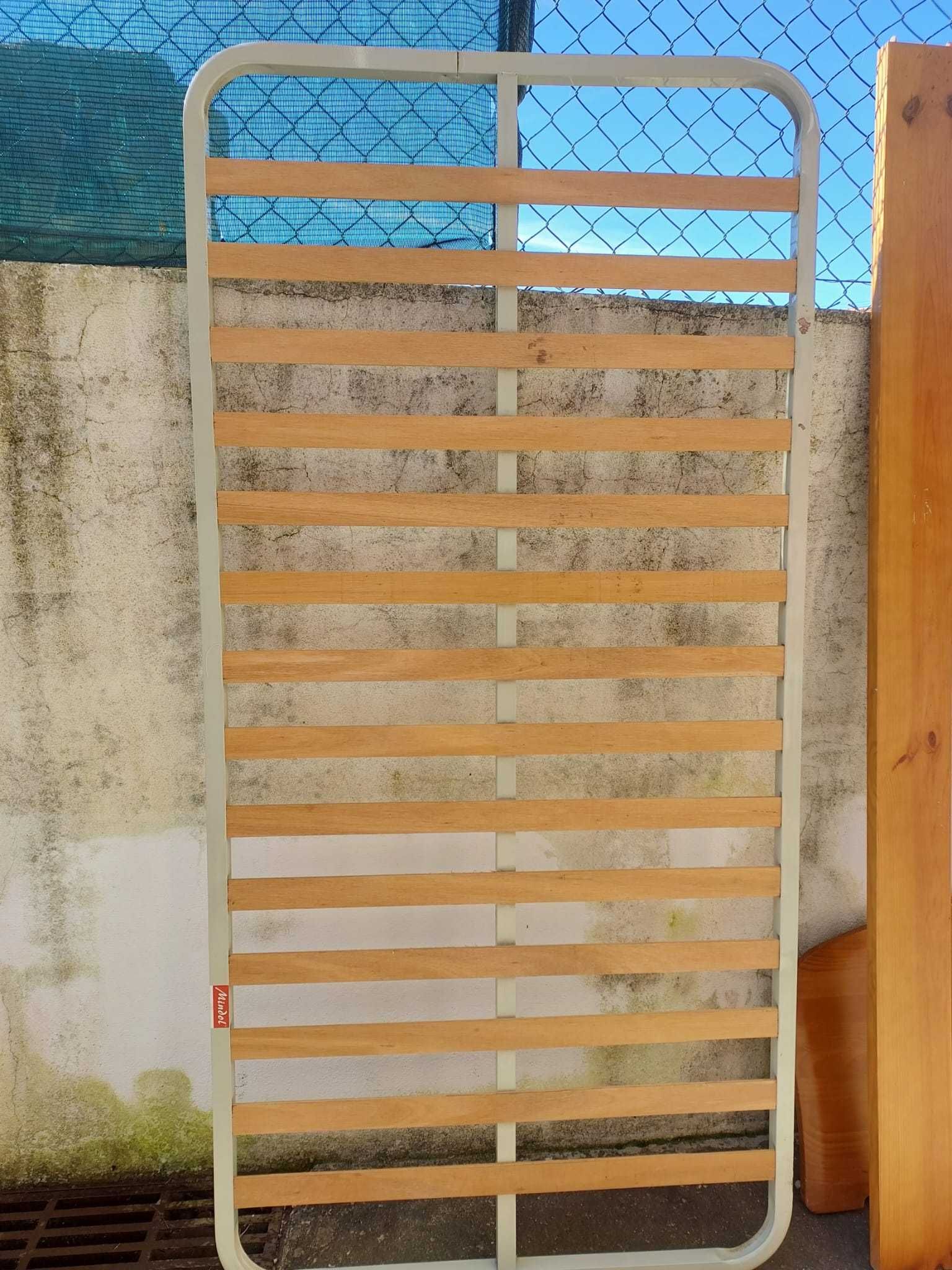 Conjunto moveis quarto -Cama (com estrado) - Mesa cabeçeira