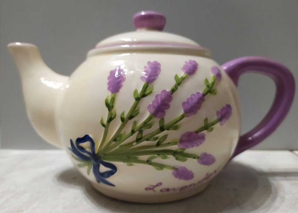 Різний посуд. Глечик, заварник, ваза, рюмки