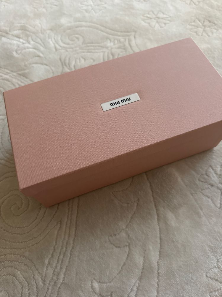 Коробка для летней обуви Miu Miu с пыльниками