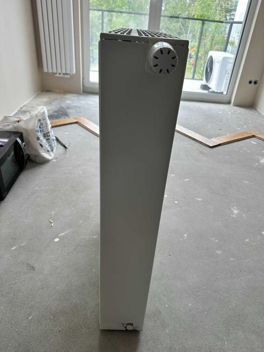 Grzejnik panelowy 70,5×90×15 z termostatem, nieużywany w eksploatacji