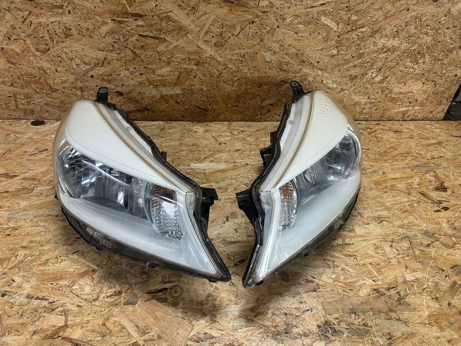 Toyota Yaris III 2011-2014 lampa lewy przód prawy przód oryginalna europa